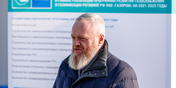 Генеральный директор «Газпром газораспределение Дальний Восток» Георгий Шперлинг у здания котельной
