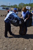 Хабаровские газовики подвели итоги акции «Зеленая весна-2018» уборкой берега реки Амур